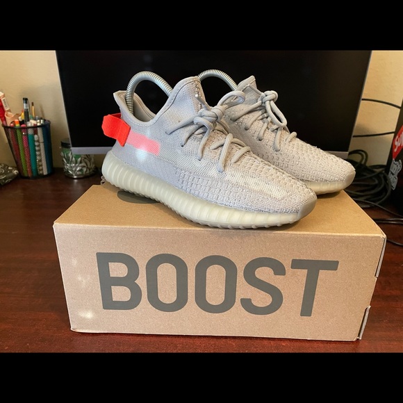 Adidas Yeezy Boost 350 V2 Tail Light FX9017 Size 5M / 6W - Picture 4 of 8